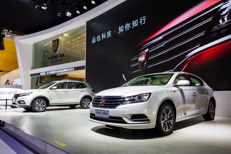 全新荣威950、荣威e950定义“高级轿车” 成都车展亮相售价16.88万起 互联网汽车上市一周年 系统升级带来颠覆式进化