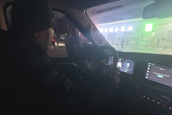 装上啤酒箱爬坡，今年冬测，大通把用户“带”进了冬测场