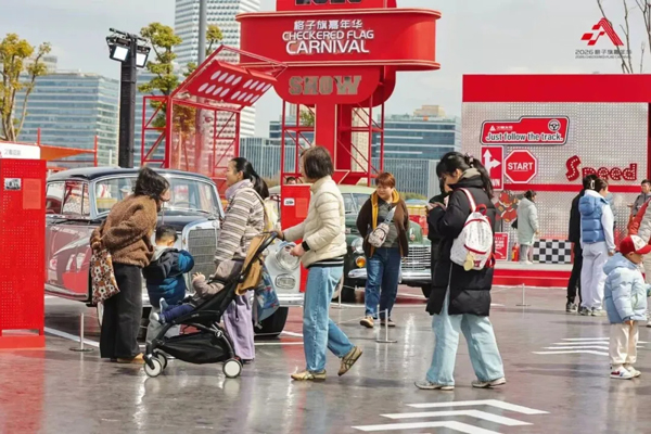 2026格子旗嘉年华燃动申城！凯迪拉克携手周冠宇共启速度盛宴